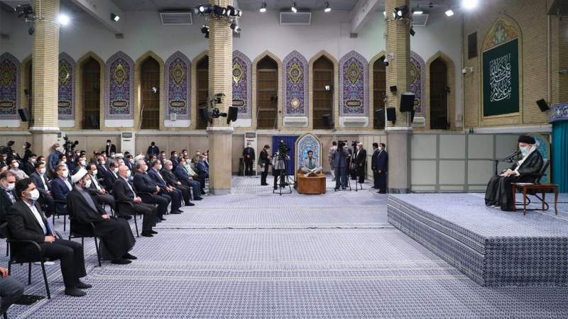 قائد الثورة الإسلامية في إيران السيد علي الخامنئي: من كان يقول إن صور المسيرات الإيرانية مفبركة يحذر الآن من خطورتها
